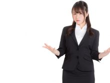 スーツの女性