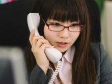仕事をする女性