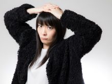 嫌がる女性