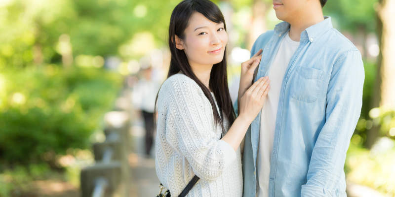 彼氏におねだりをする彼女